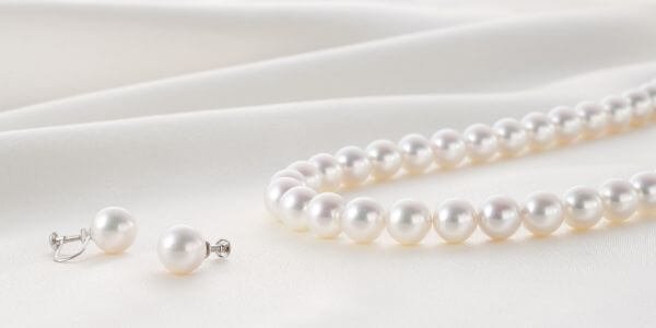 Pearl Necklace Meaning: Symbolism, History, and Modern Relevance
